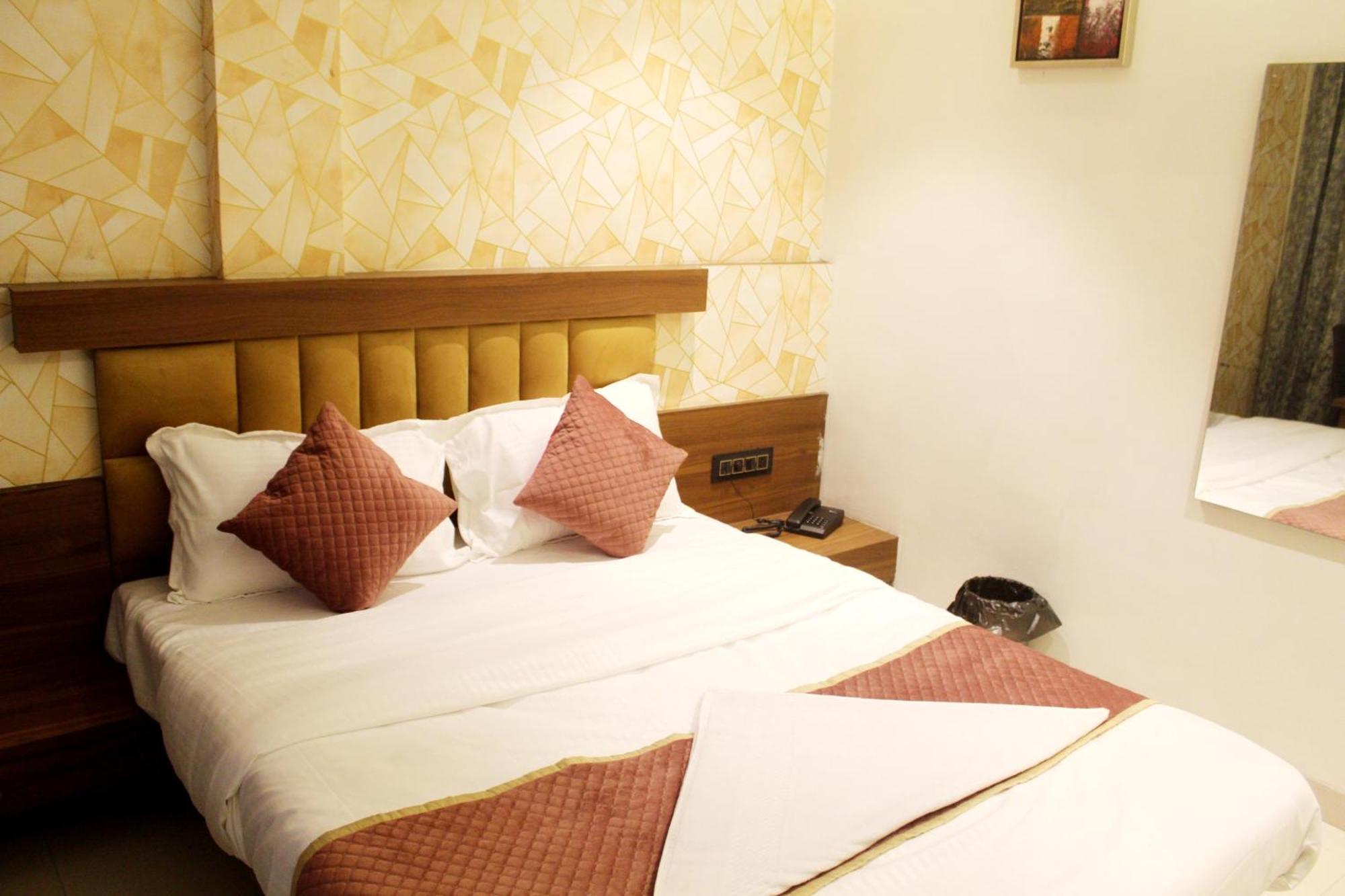 Hotel India Gate Narhe, Pune Exterior foto